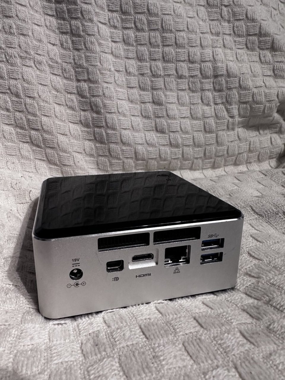 Intel NUC I5 mini pc, 226gb + 240gb, 16gb