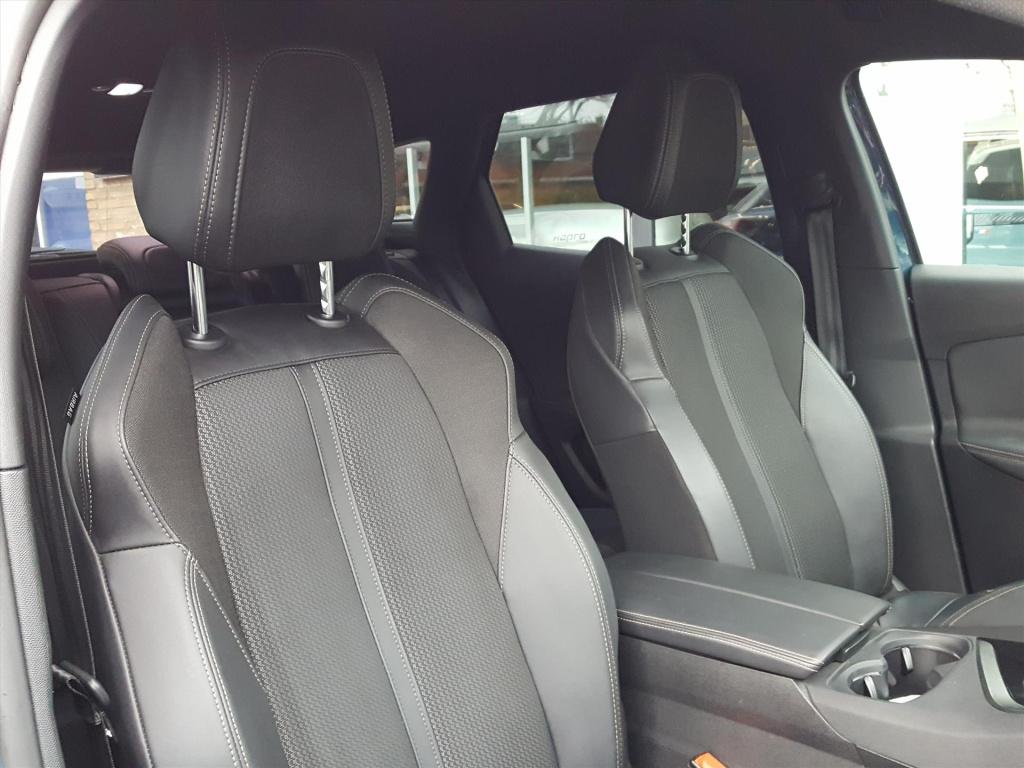 Peugeot 3008 gt 1.2-130pk automaat/eat8 navigatie| trekhaak | apple carplay