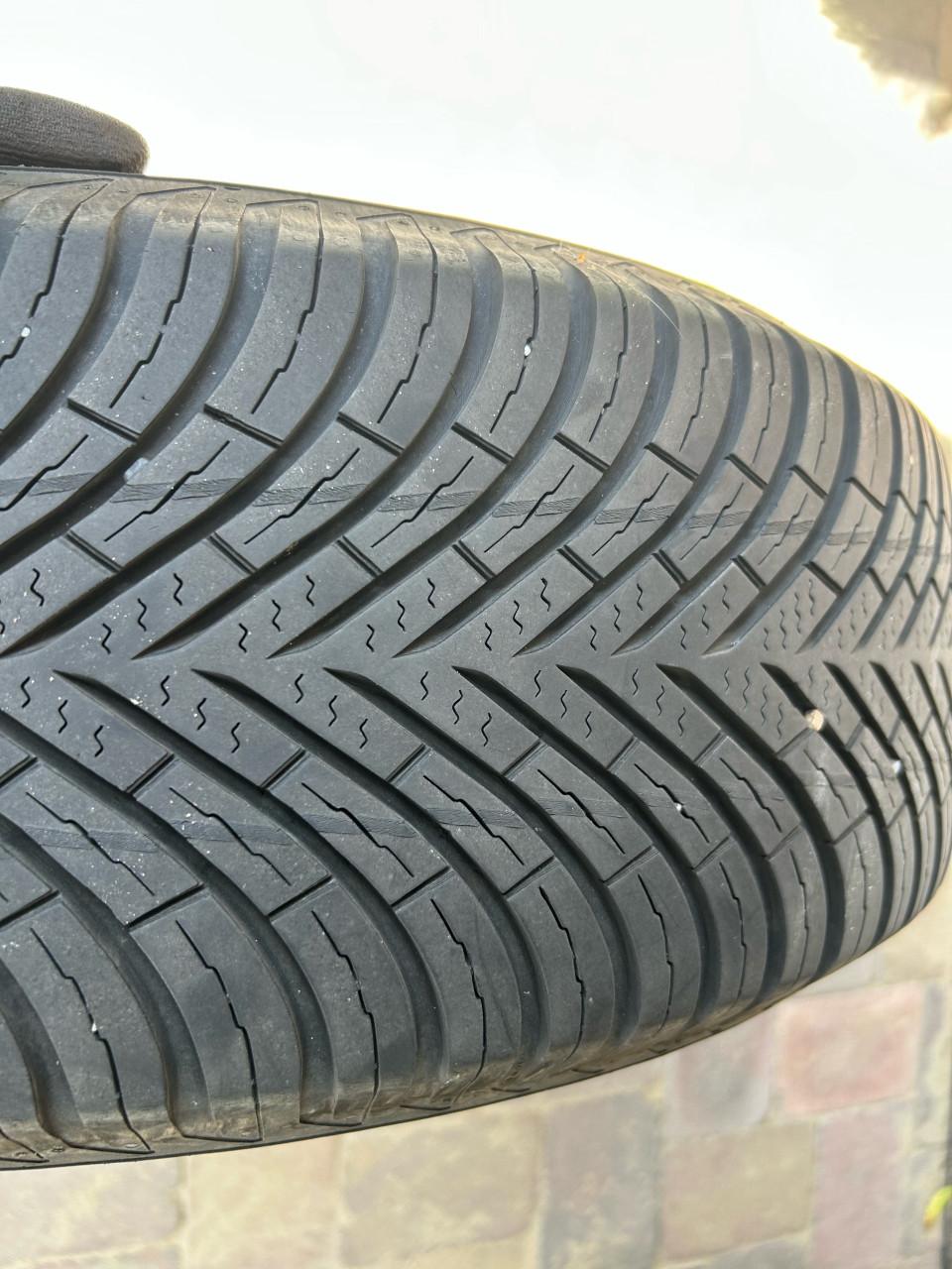 Vredestein All Season banden + lichtmetalen velgen – 215/70 R16