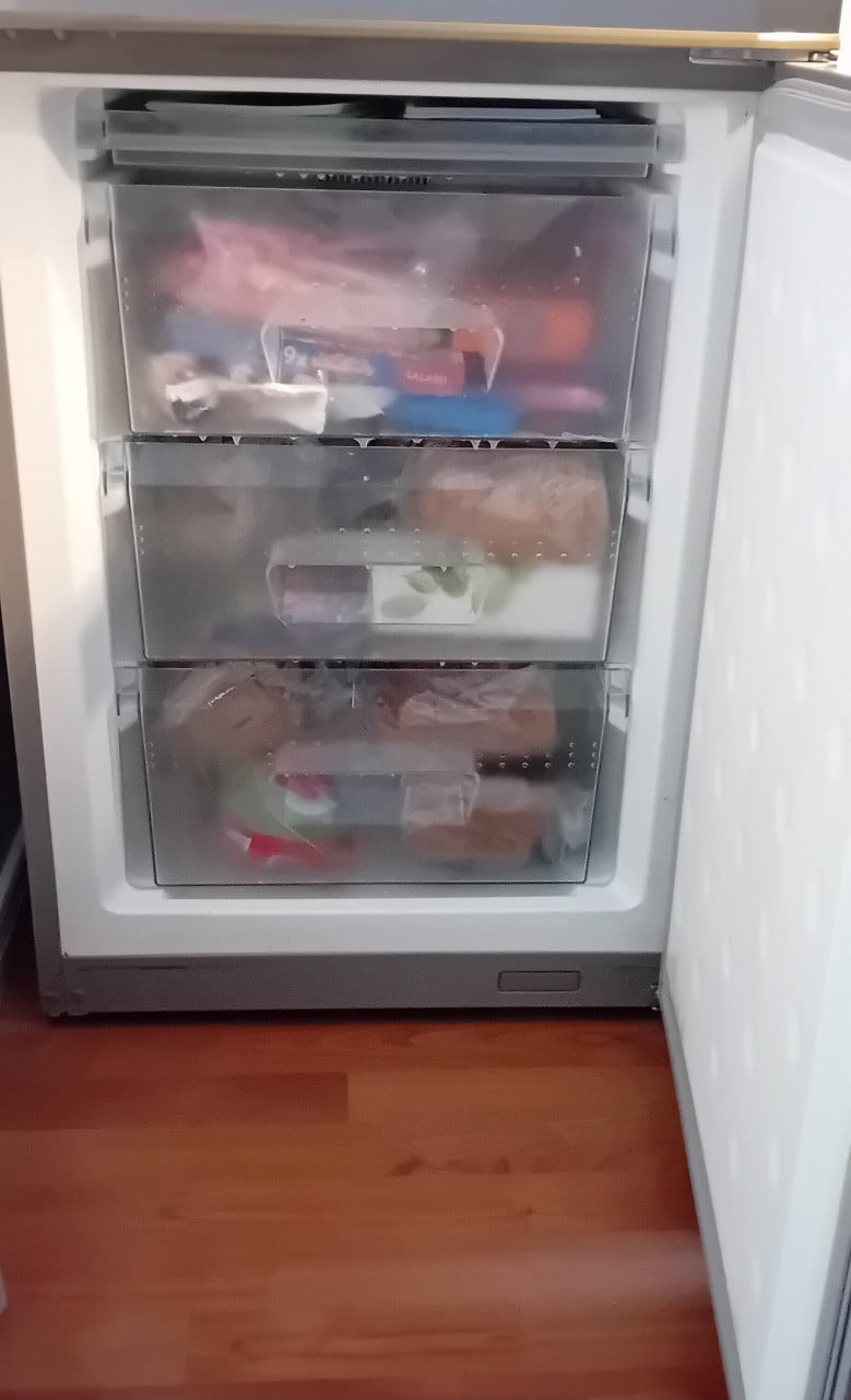 Koelkas/vriezer MOET WEG VOOR ZONDAG!