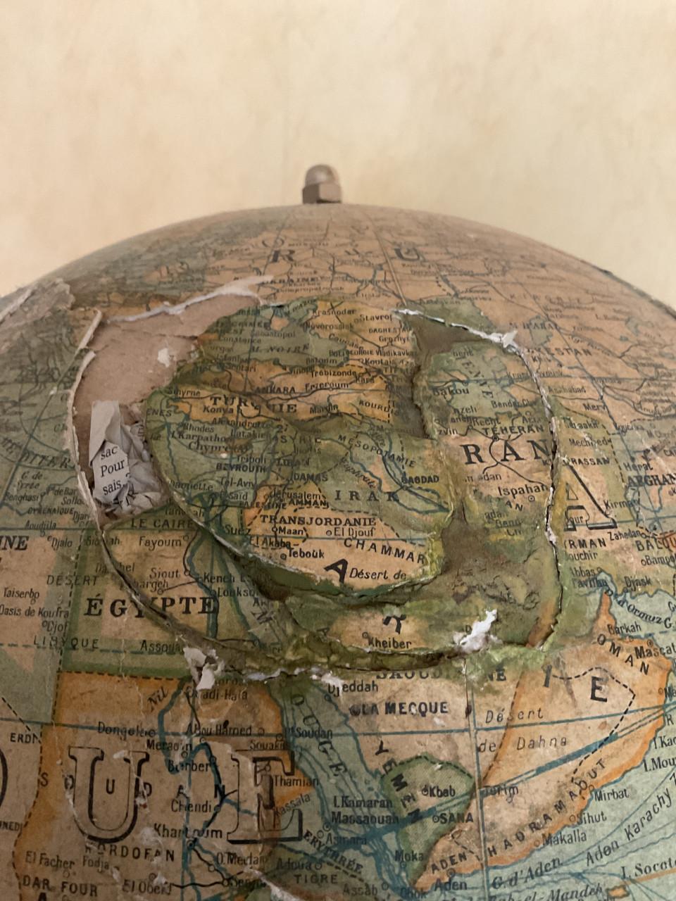 Grote antieke globe ( gips )