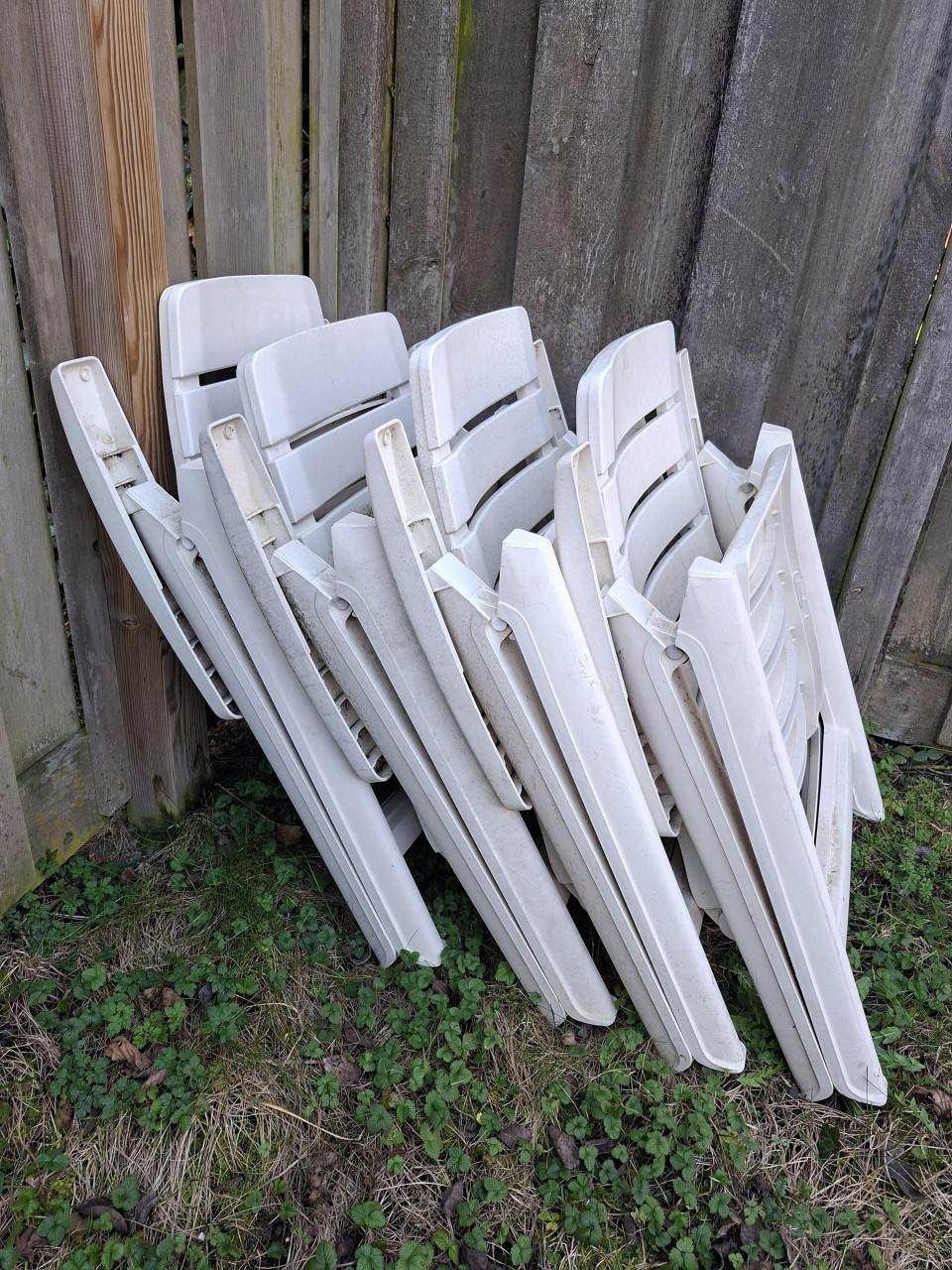 Witte kunststof tuinstoelen