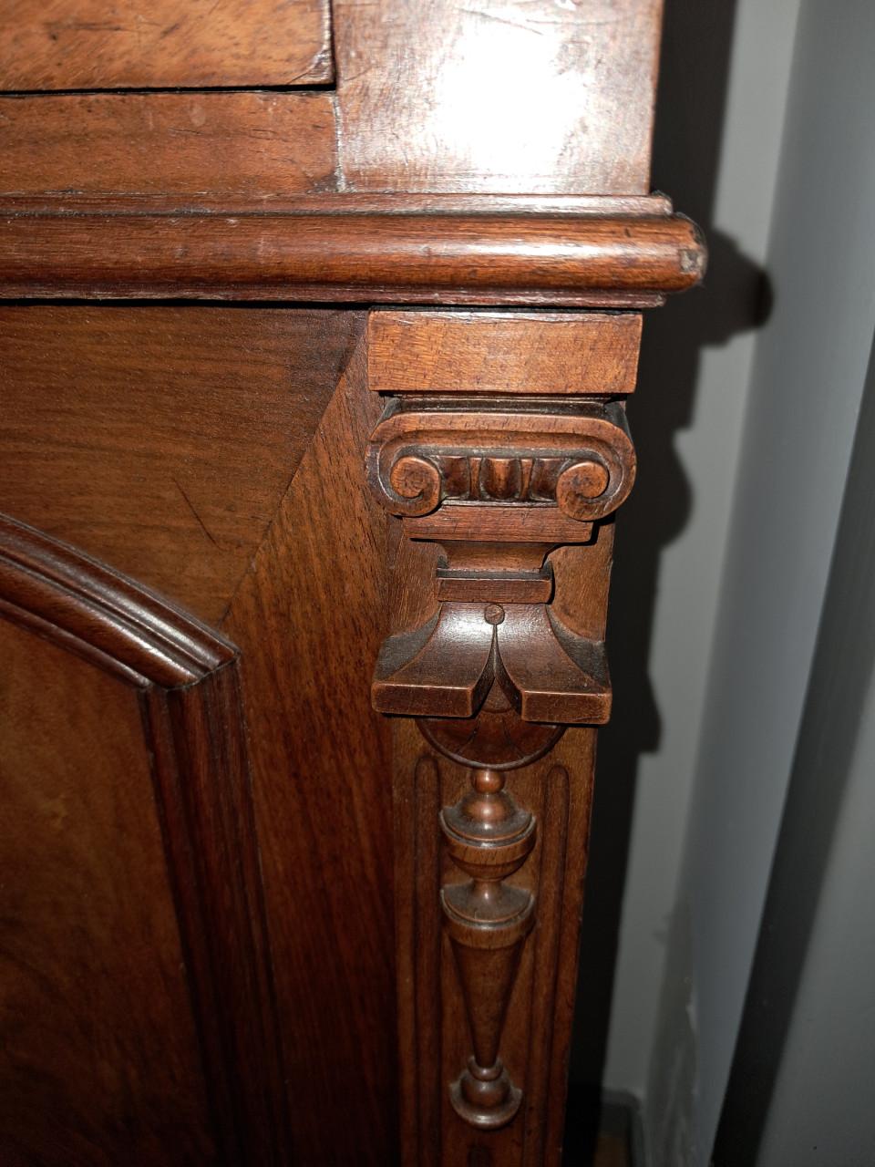 Twee prachtige mahonie nachtkastje