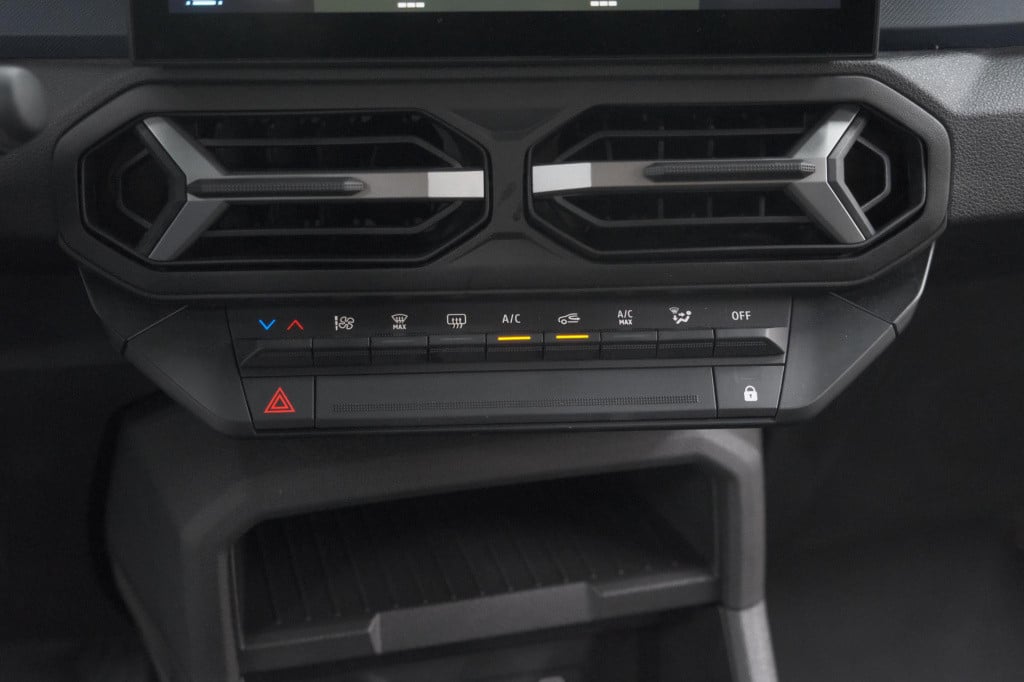 Dacia Duster mild hybrid 130 expression | camera | stoelverwarming | apple 