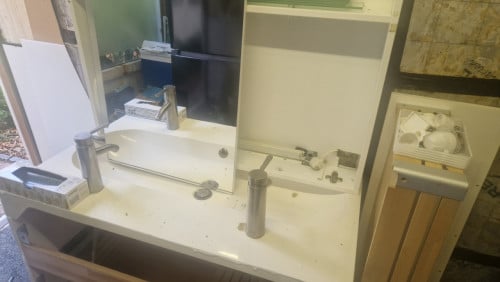 IKEA wit badmeubel met dubbele kraan