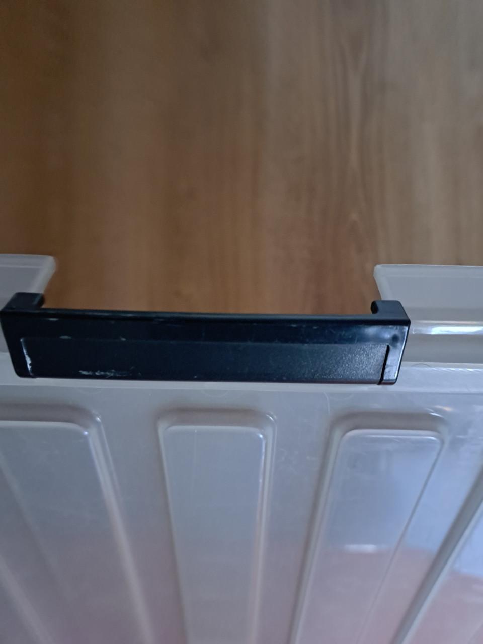 Grote plastic opbergbox.