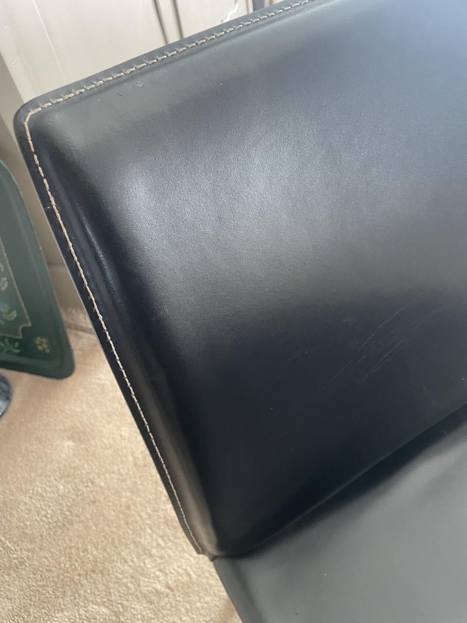 Eethoek (houten tafel 2 meter en leren stoelen)