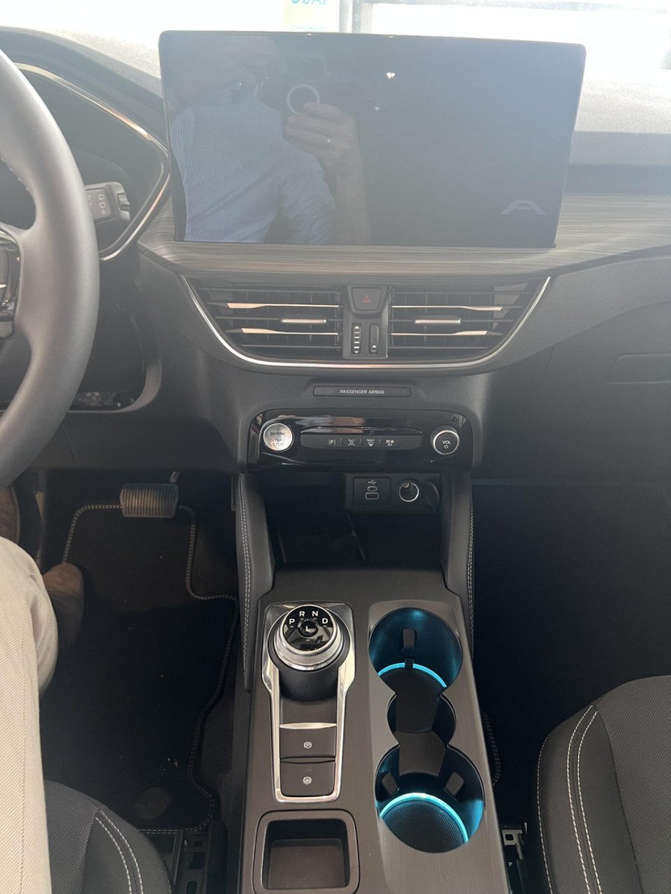 Ford Kuga 2.5 phev active slechts 322km!