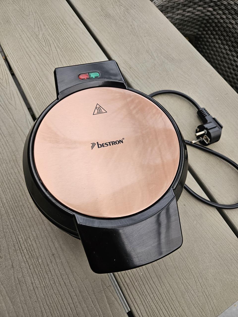 Nog nieuw koperkleurig Wafelijzer voor 5 hartvormige wafels...