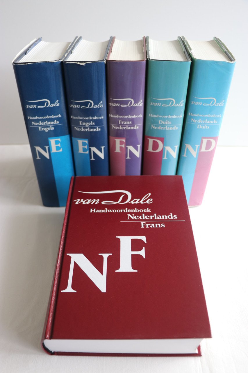 Handwoordenboek Van Dale Nederlands-Engels Tweede druk Utrecht/Antwerpen 9
