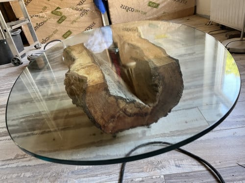 Unieke boomstam salontafel met gehard glas