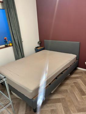 IKEA grijze boxspring bed 140 bij 200