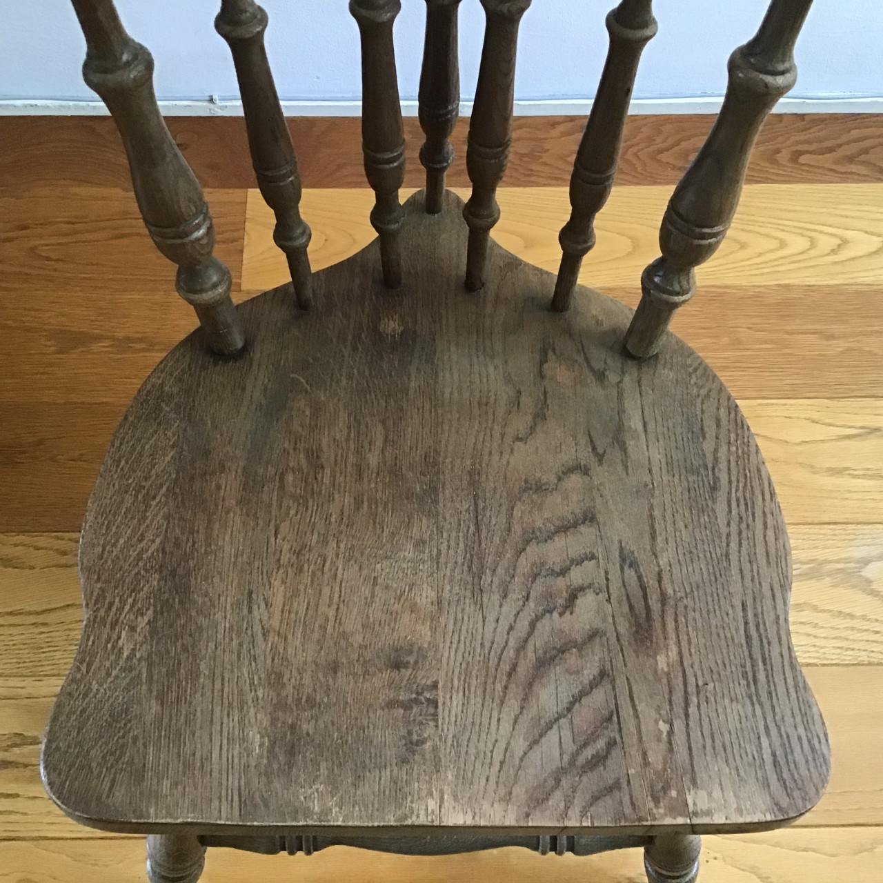 Massief donker eiken stoel met 7 spijlen oud - eetkamerstoel