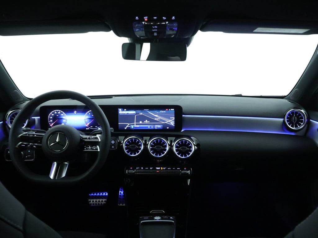 Mercedes-Benz A-Klasse 180 business solution amg | nightpakket | parkeerpak