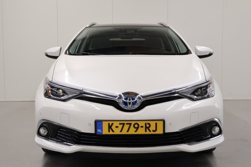 Toyota Auris touring sports 1.8 hybrid lease pro