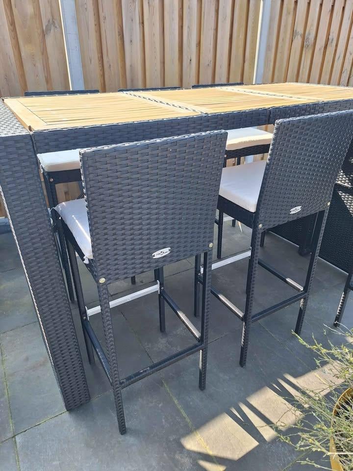 Tuin barset met 6 barkrukken