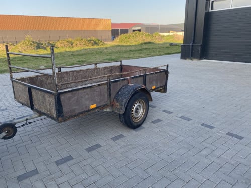 Te koop: Opknap-aanhanger – ideaal voor de handige klusser!