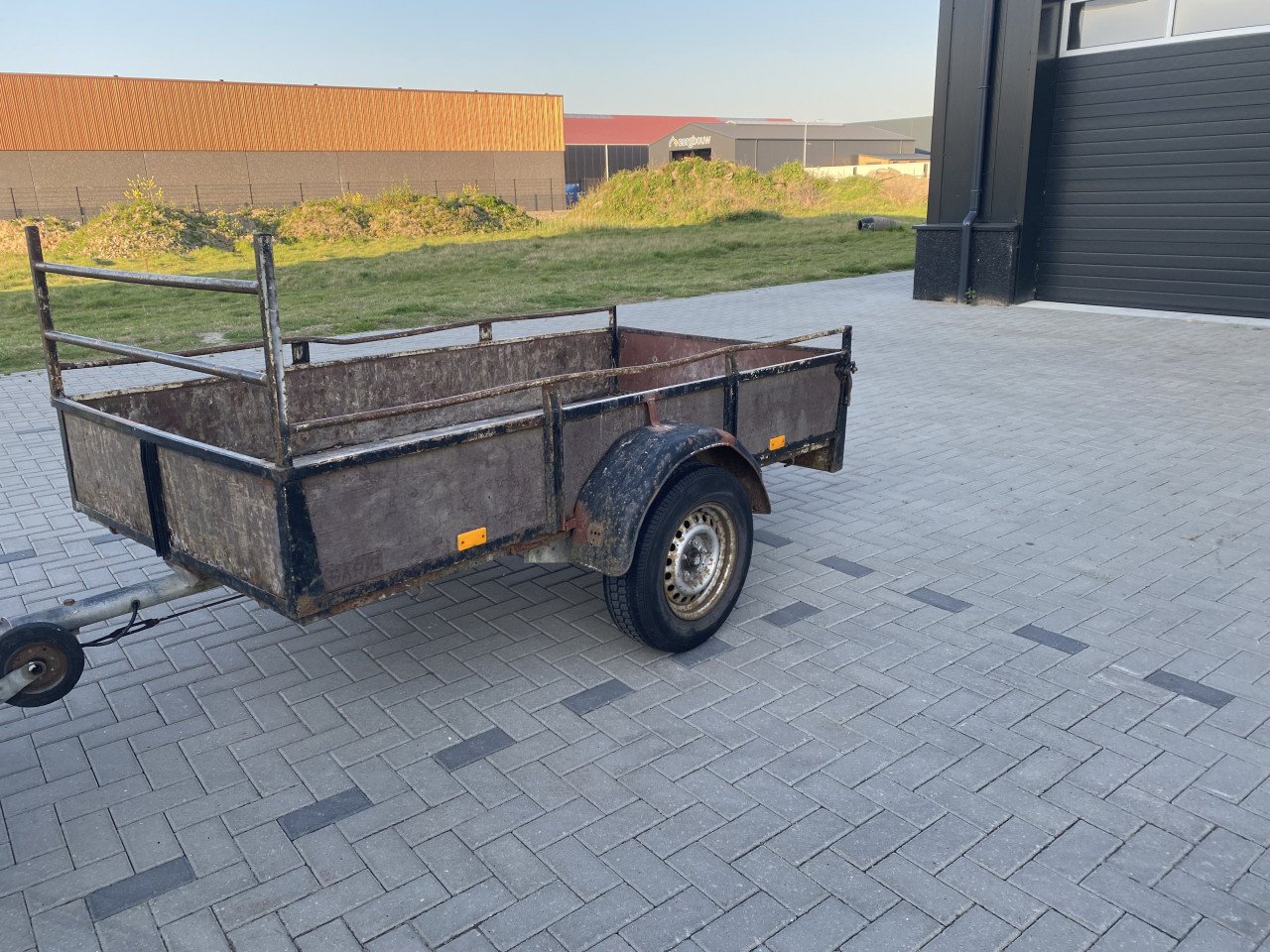 Te koop: Opknap-aanhanger – ideaal voor de handige klusser!