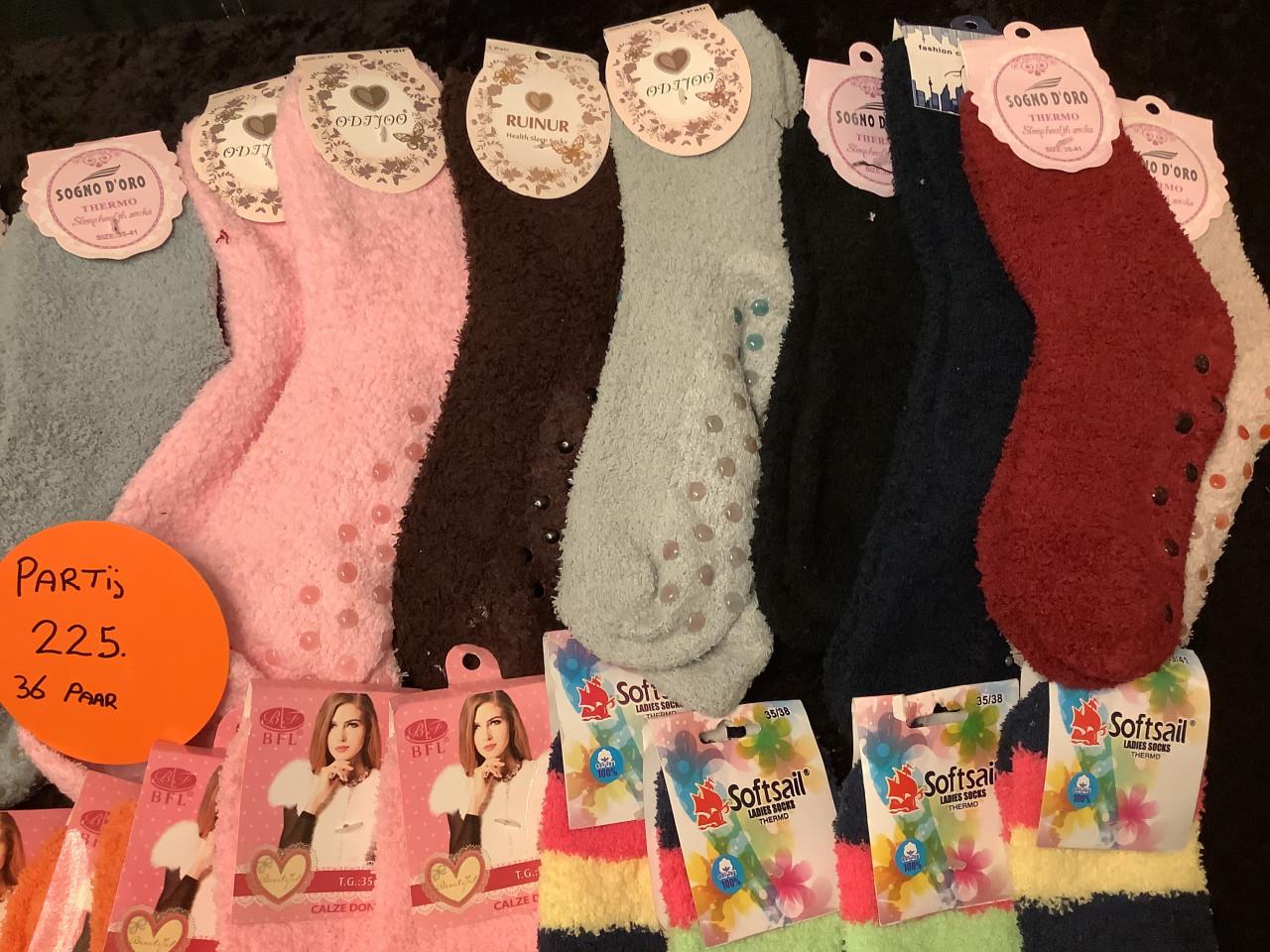 Partij leuke huissokken. ( partij 225)