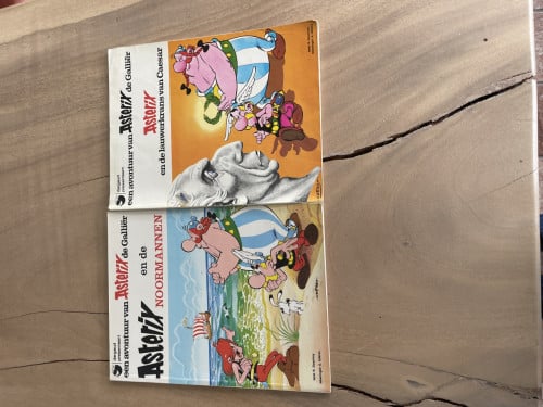 2x stripboek Astrix
