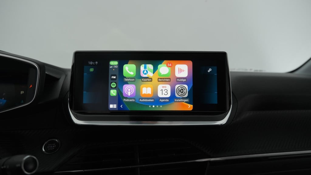 Peugeot 208 puretech 100 eat8 allure | camera | apple carplay | navigatie |