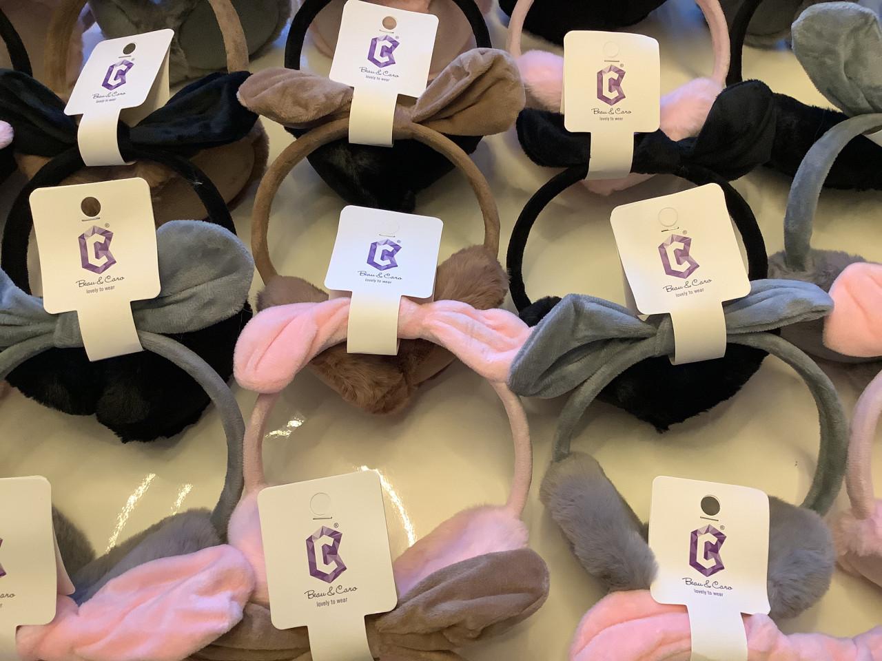 Partij leuke kinder oorwarmers. ( partij 2)