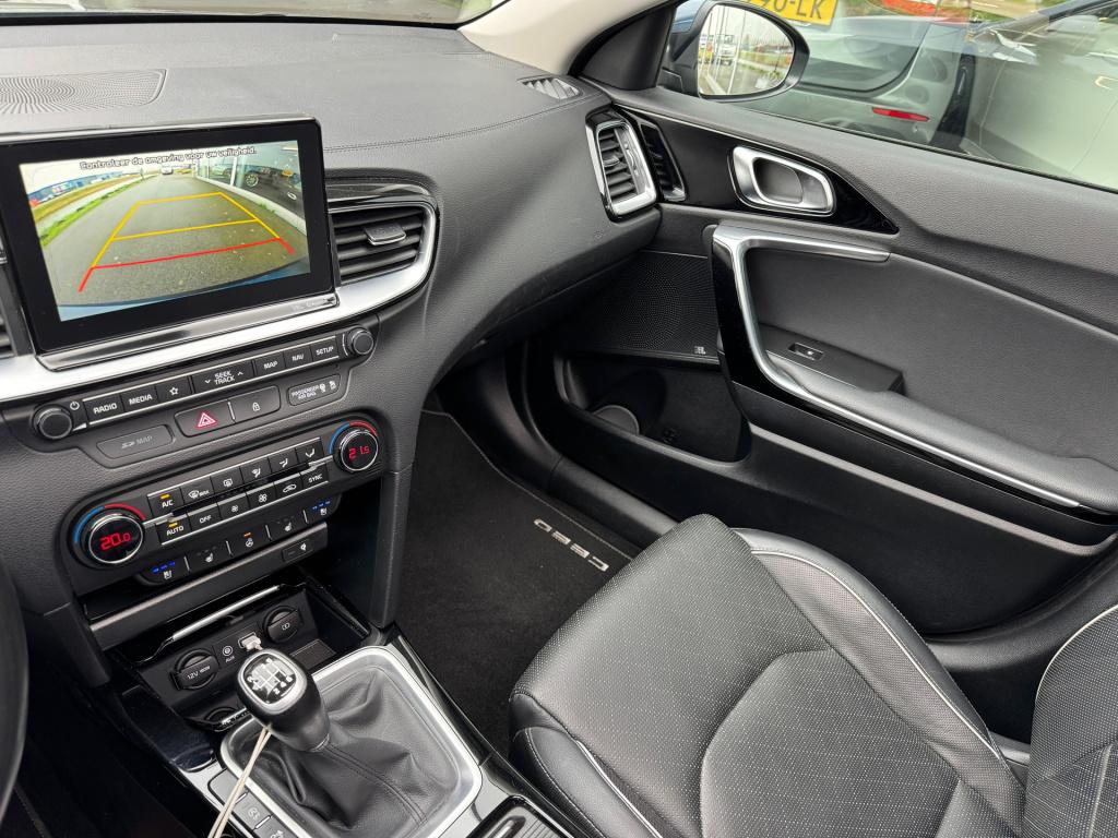 Kia Cee'd 1.4 t-gdi executiveline , apple-carplay, achteruit rijcamera, lee