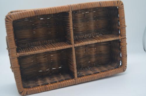 Antiek sleutelmandje, riet.