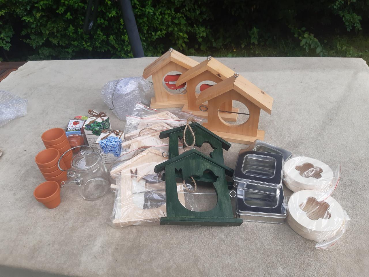 Diverse kerst pakket artikelen, restanten, o.a. vogelhuisjes