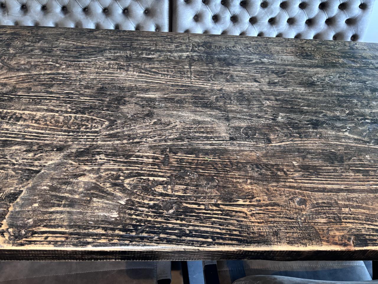 Robuuste landelijke eettafel