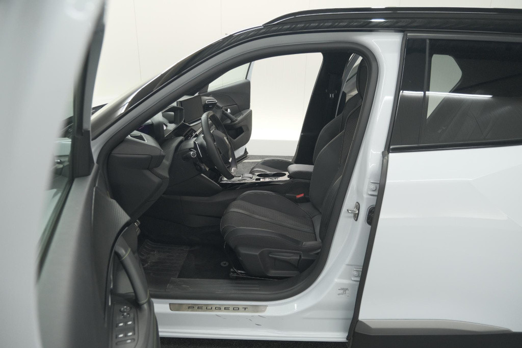 Peugeot 2008 puretech 130 eat8 gt | camera | apple carplay | parkeersensore