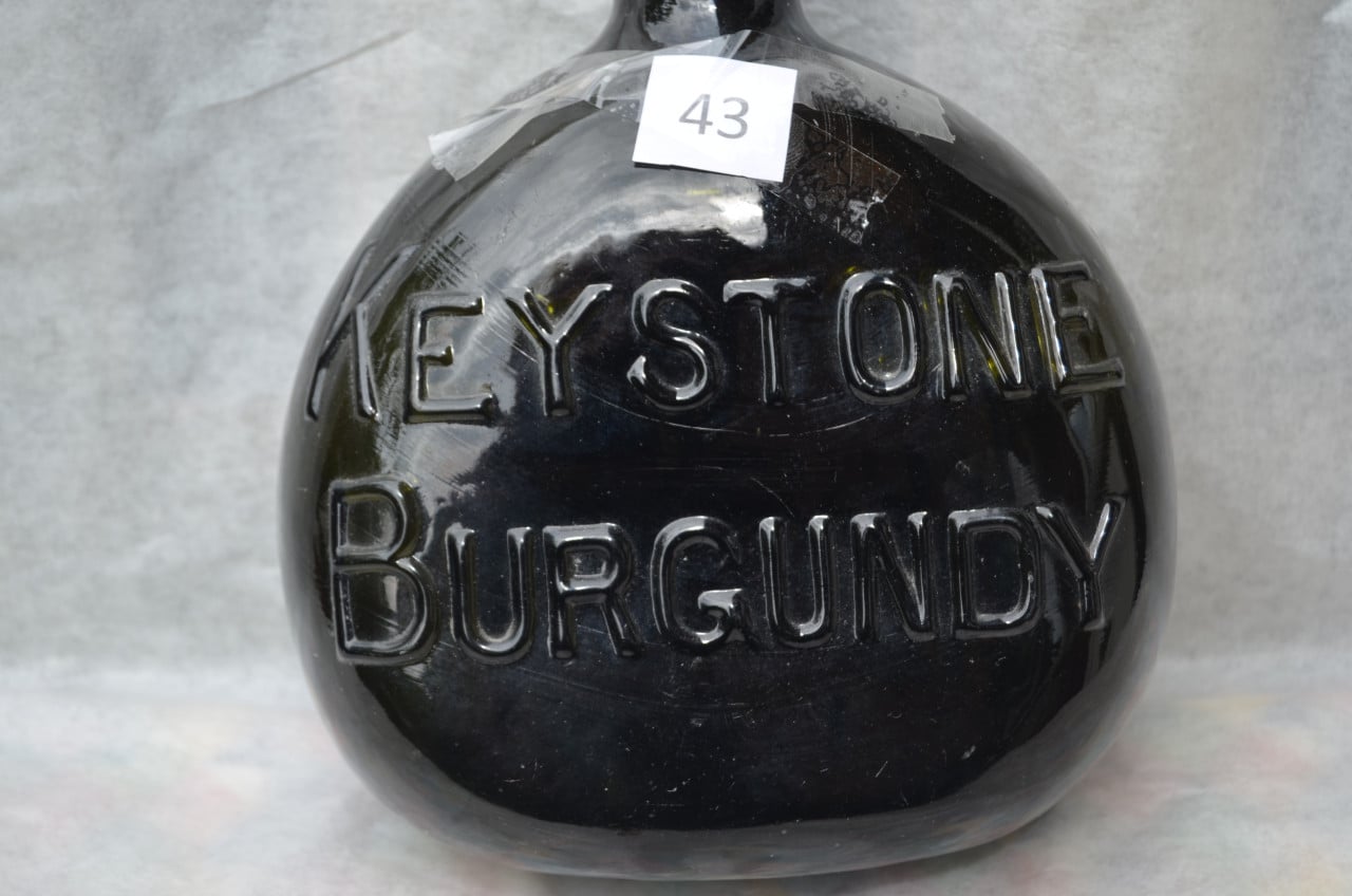 Keystone Burgundy oude decoratieve Austr. wijnflessen 19e eeuws