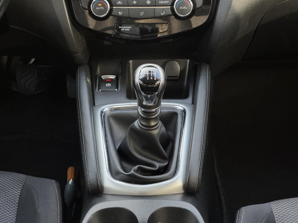 Nissan Qashqai 1.2 n-connecta design pack | trekhaak | panoramadak | naviga