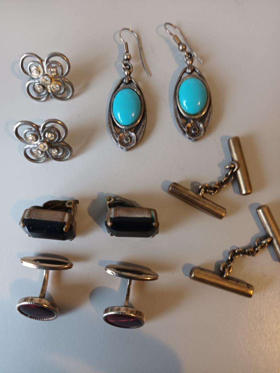 Manchetknopen en oorbellen