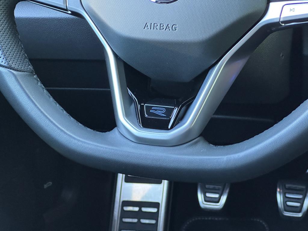 Volkswagen T-roc 1.5 tsi 150pk r-line | black style | keyless | navi | adap