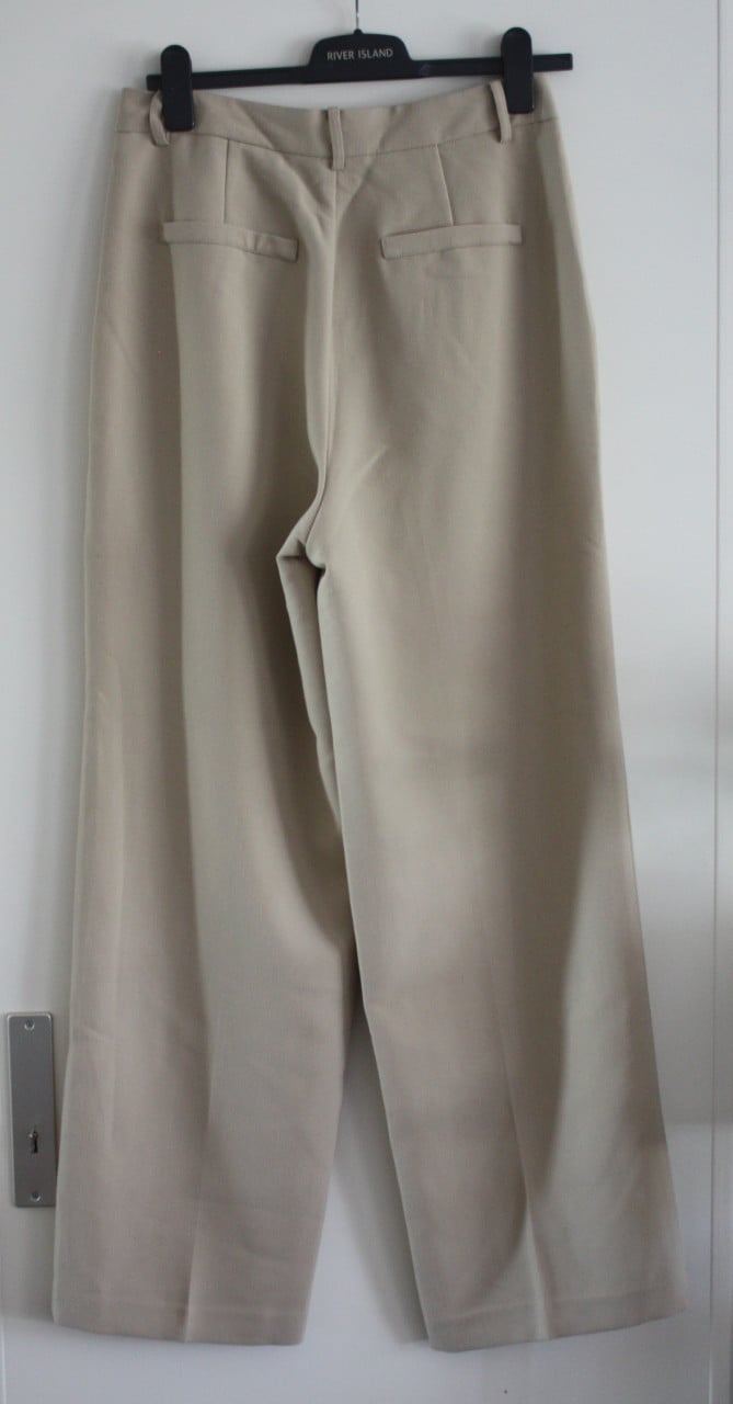 Nieuwe beige wijde pantalon maat 38