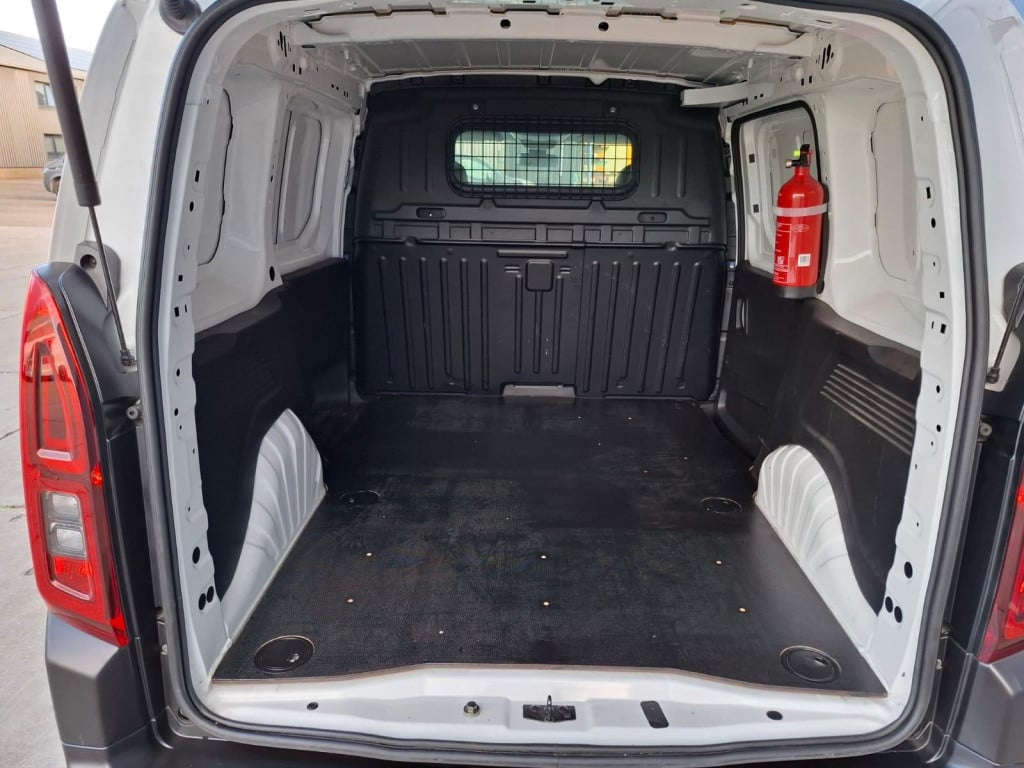 Opel Combo 1.5d l1h1 edition airco / cruise controle / navi / euro 6