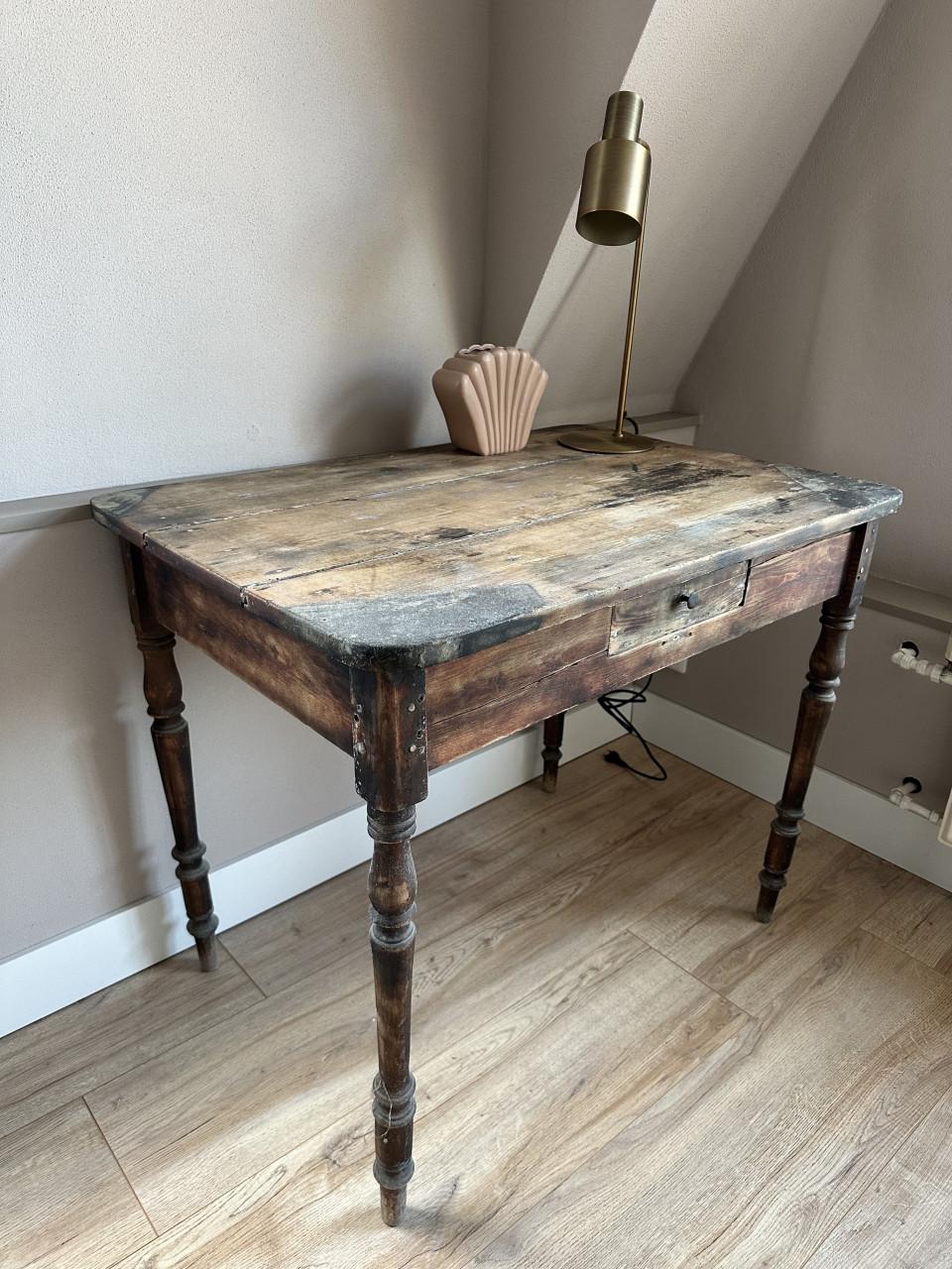 Uniek en oud bureau!