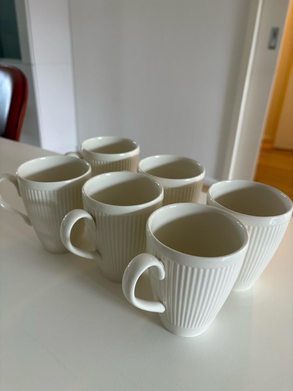Servies Wegdwood (borden, mokken enz)