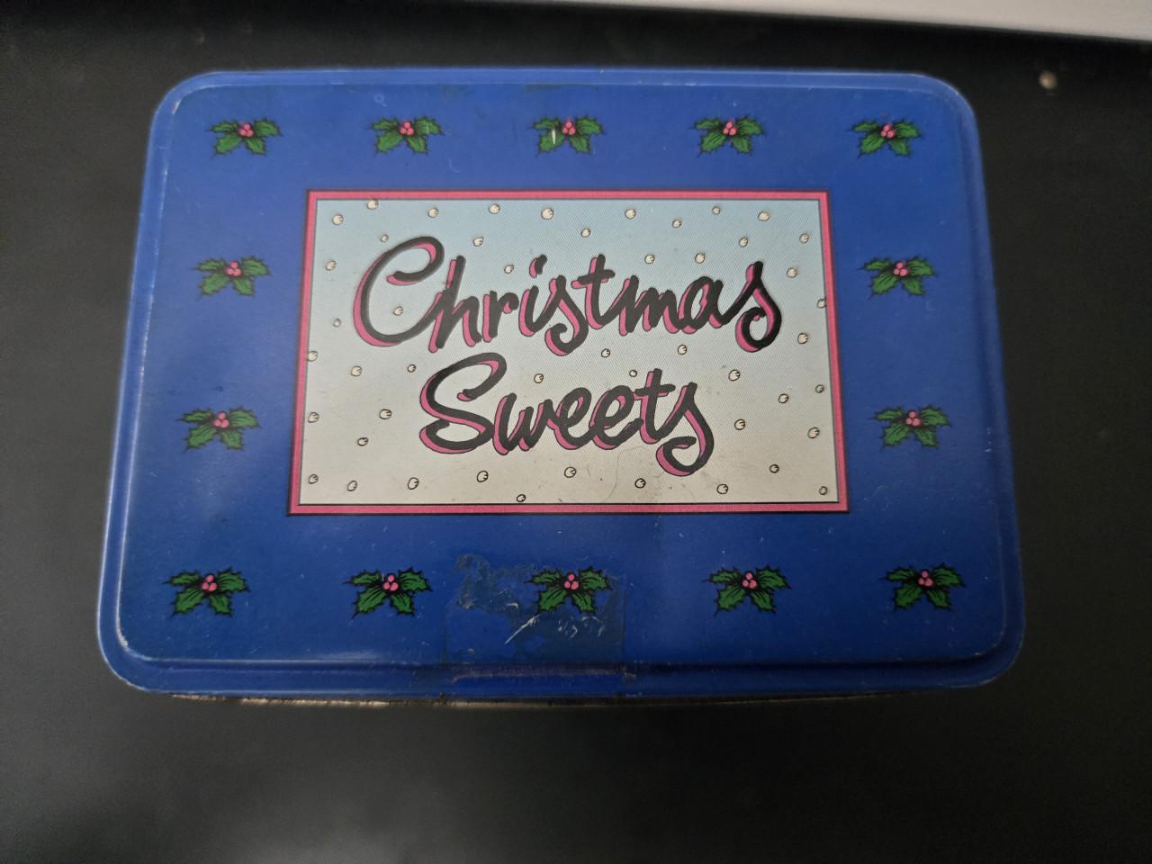 Blik  van Jan, Jans en de Kinderen   "Christmas Sweets". H10.7x b10x7.5 cm