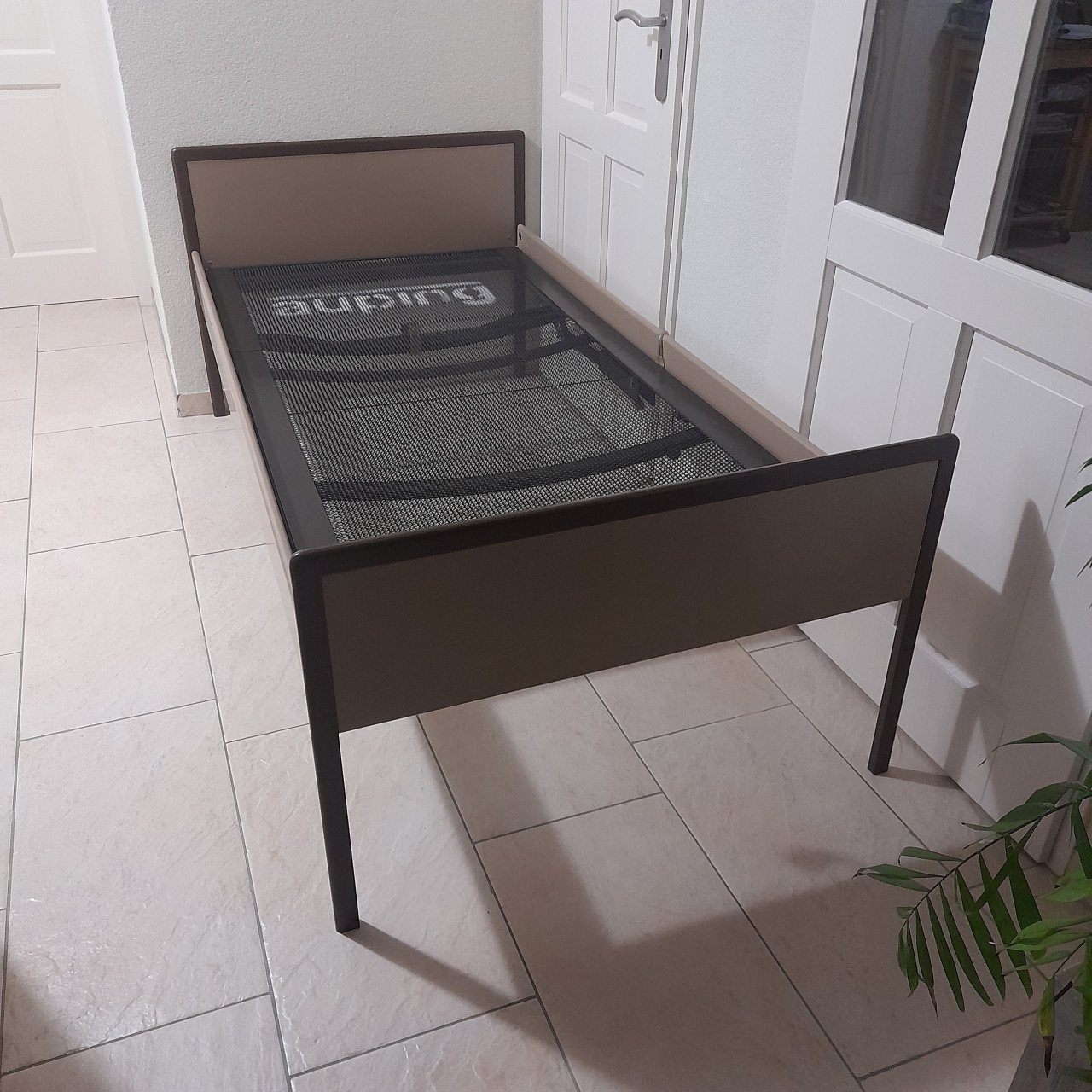 Auping bed 90 x 190 met verstelbare spiraal bodem ( in goede staat )