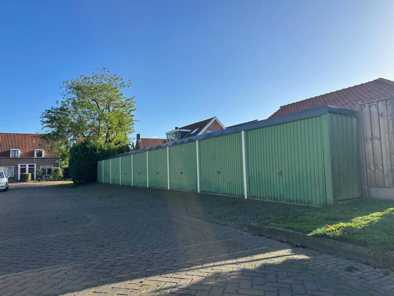 Stalen garagebox in Wemeldinge te huur.