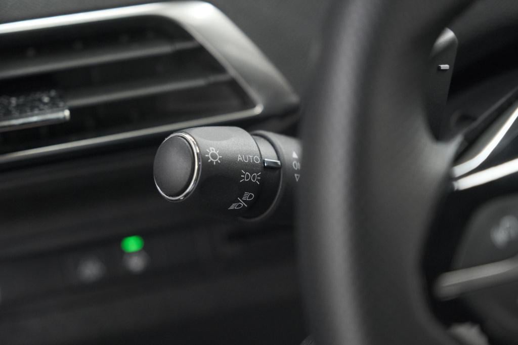 Peugeot 5008 hybrid 136 e-dcs6 gt | camera | dodehoekdetectie | navigatie |