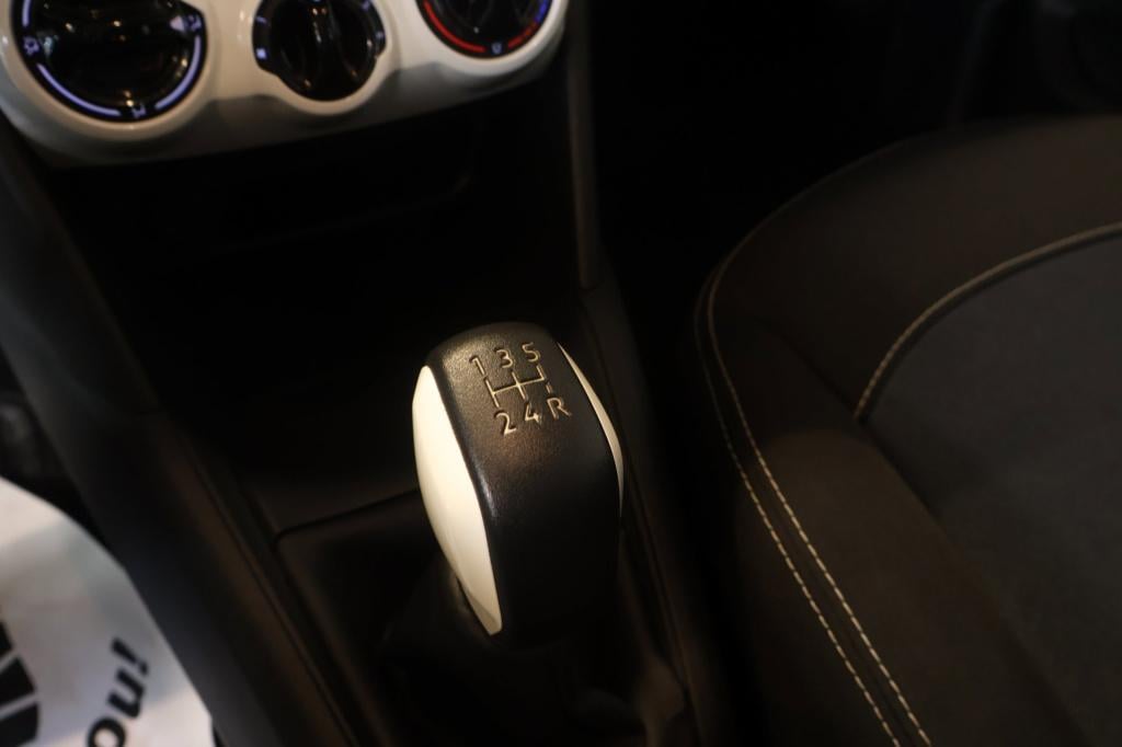 Peugeot 208 1.0 vti like org nl, carplay, cruise controle, all season bande