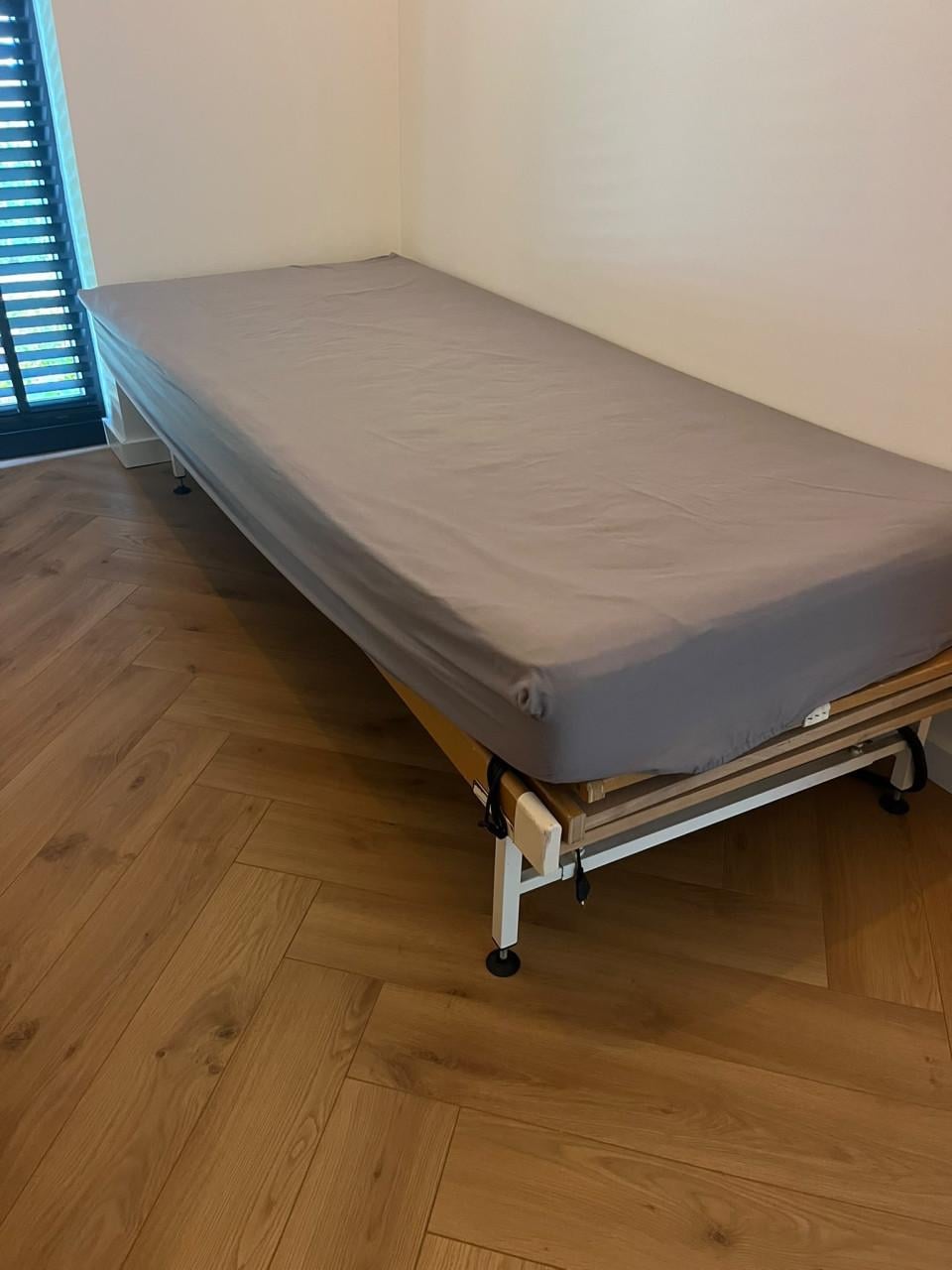 1 persoonsbed elektrisch incl matras