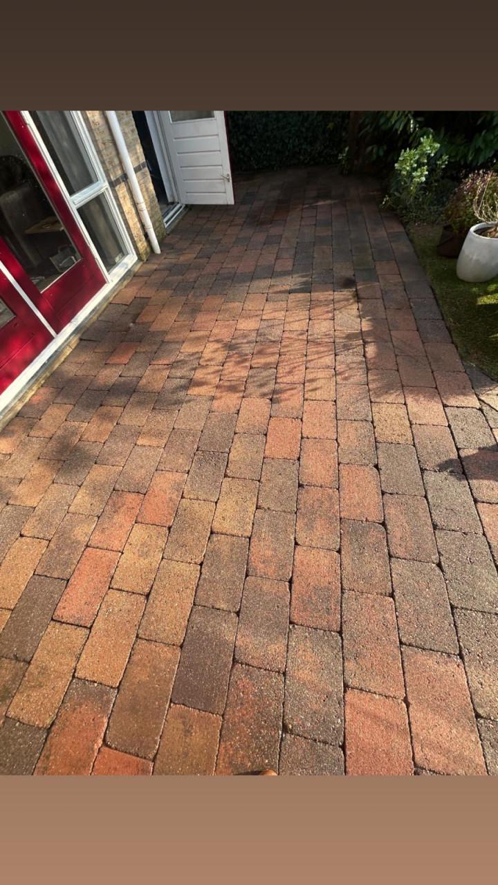 Uw buitenomgeving weer laten stralen? Spik & Span Zeeland helpt u graag!