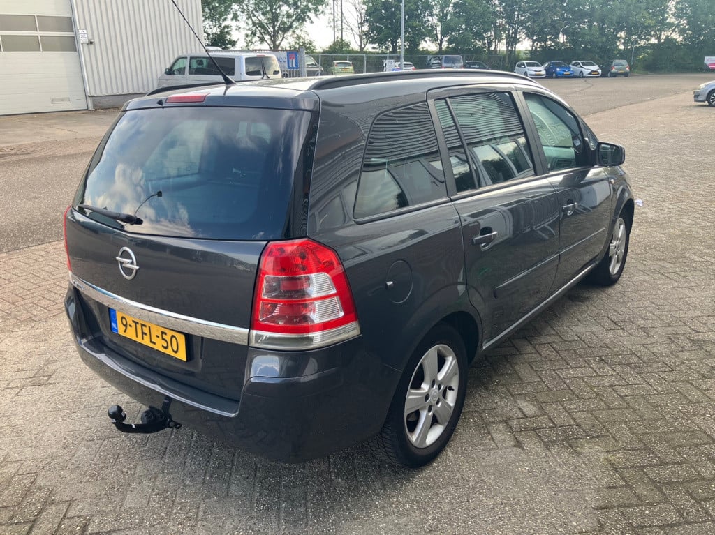 Opel Zafira 1.8 cosmo 7 persoons