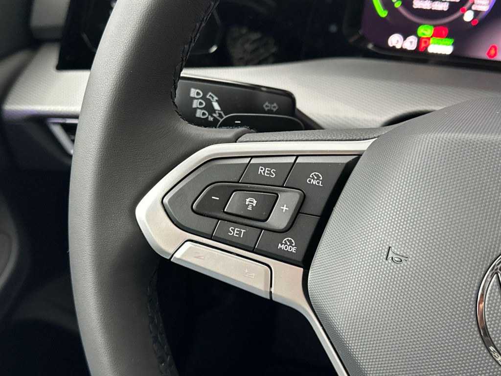 Volkswagen Golf 1.5 ehybrid style edition