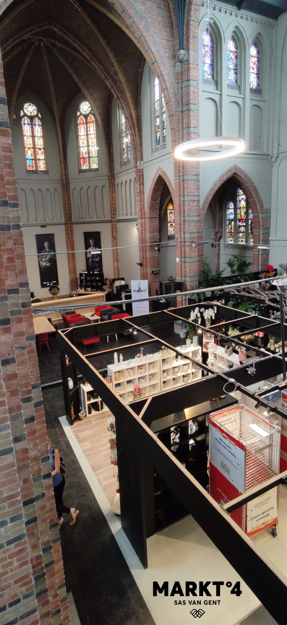 Winkelruimte te huur in de Cuyperskerk. (Markt 4 Sas van Gent)