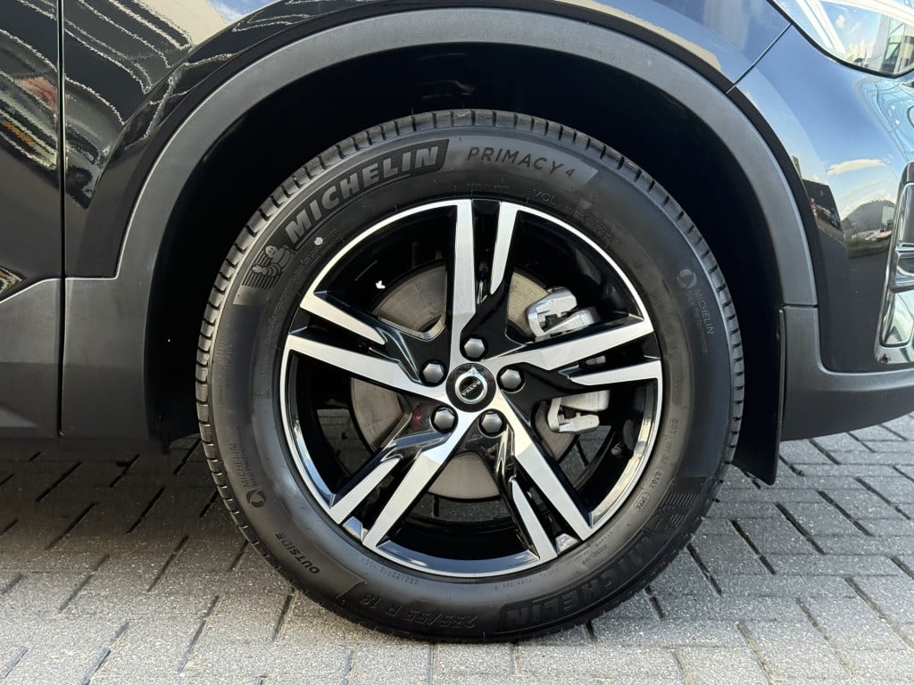 Volvo XC40 b4 197pk aut7| plus dark| adap.cruise| trekhaak| camera| elek.st